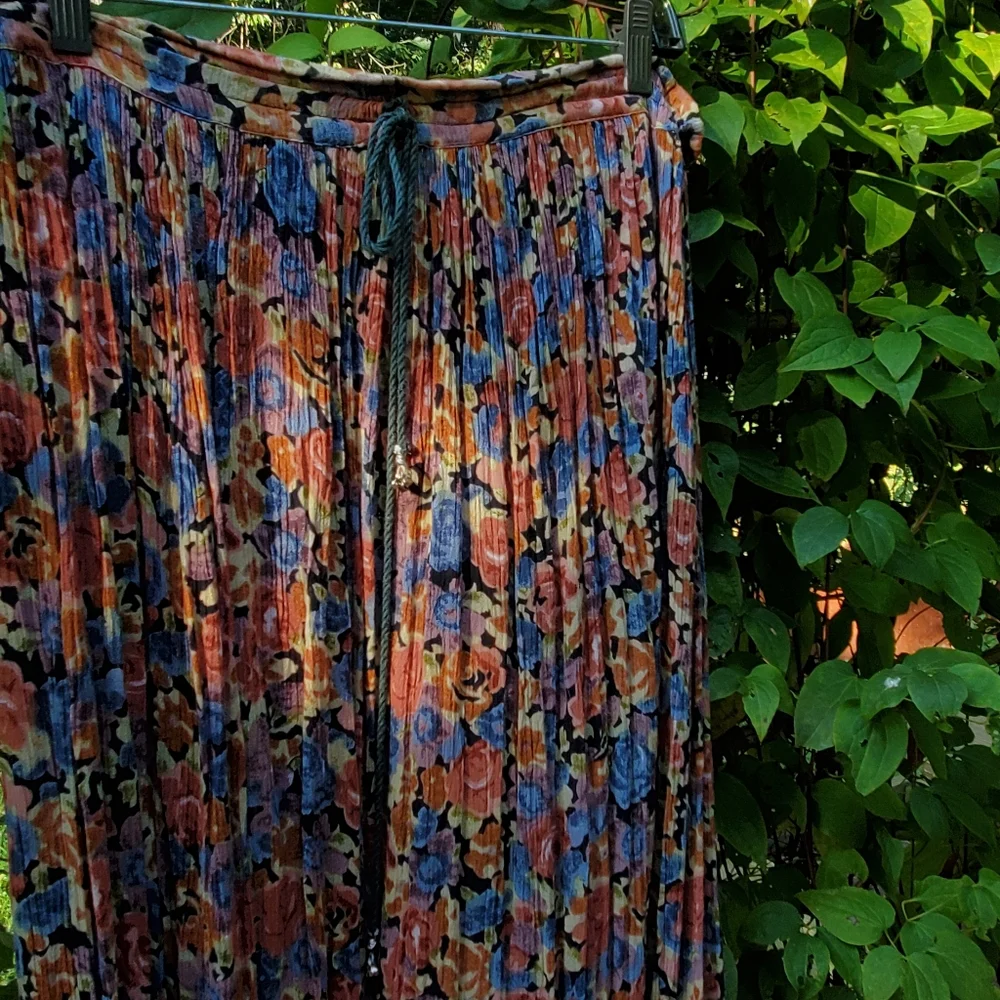 Pleated Maxi Skirt Floral Print In Fall Colors Draw String Adjustable Waist EUC